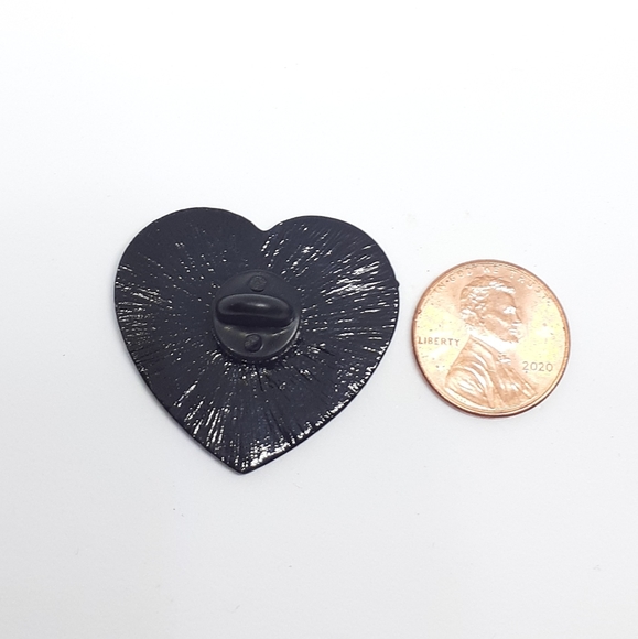 Skull heart enamel pin - Picture 2 of 2